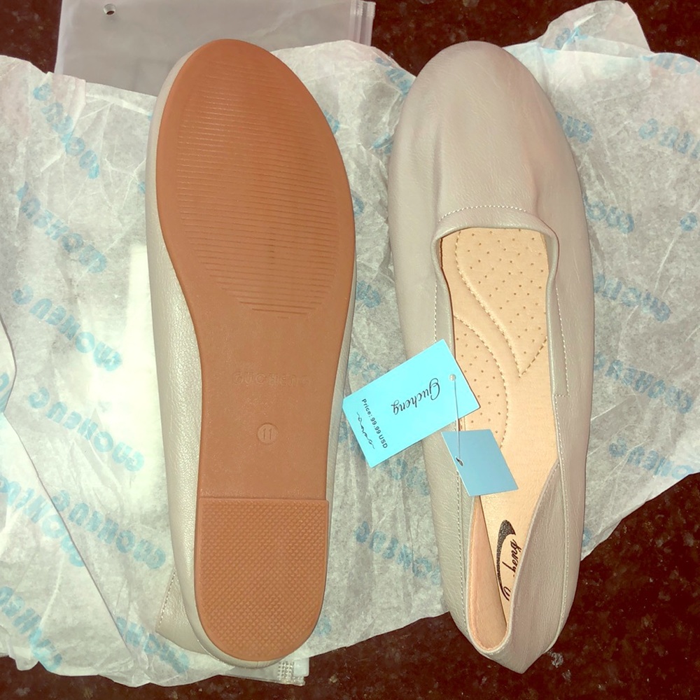 Brand new Size 11 women’s grey ballet flats